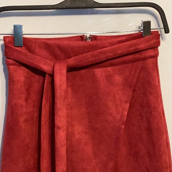 Nude burgundy fitted midi skirt size small - Picture 2 of 7